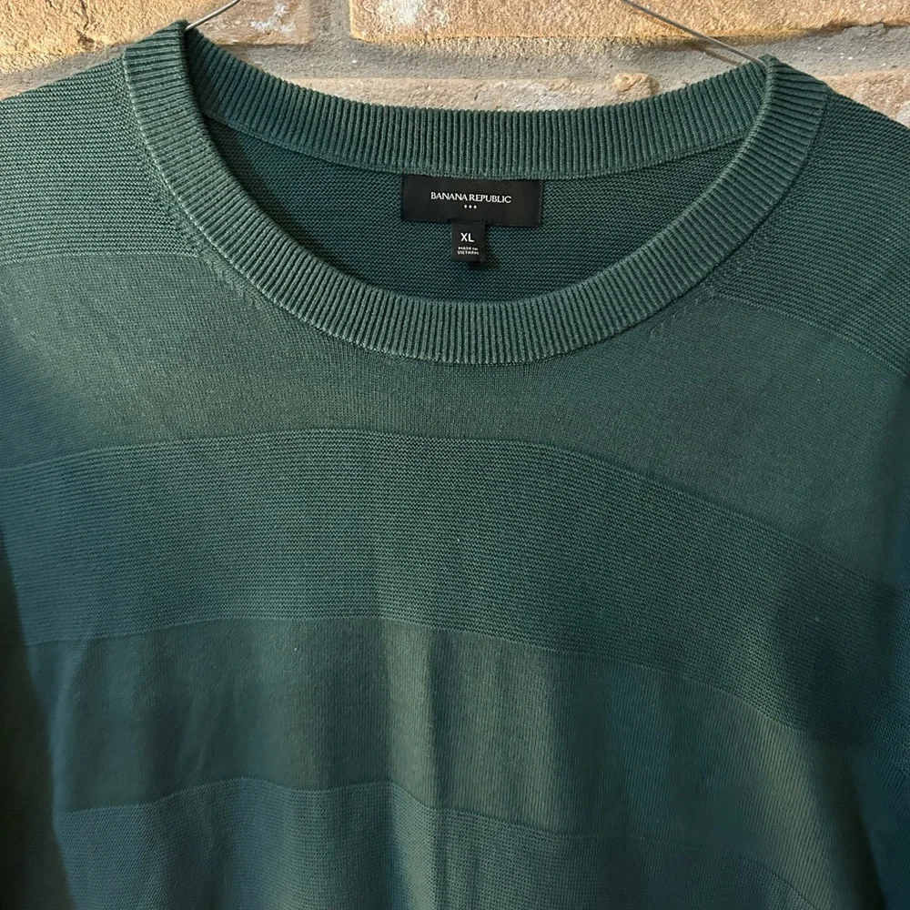 Banana Republic Dark Green Short Sleeve Tee. Mens XL.
